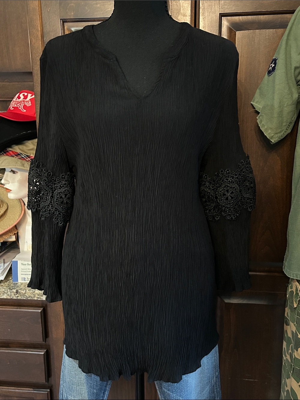 Ruby Rd Sz XL Black Crinkle V-Neck Tunic with Crochet Sleeve Detail